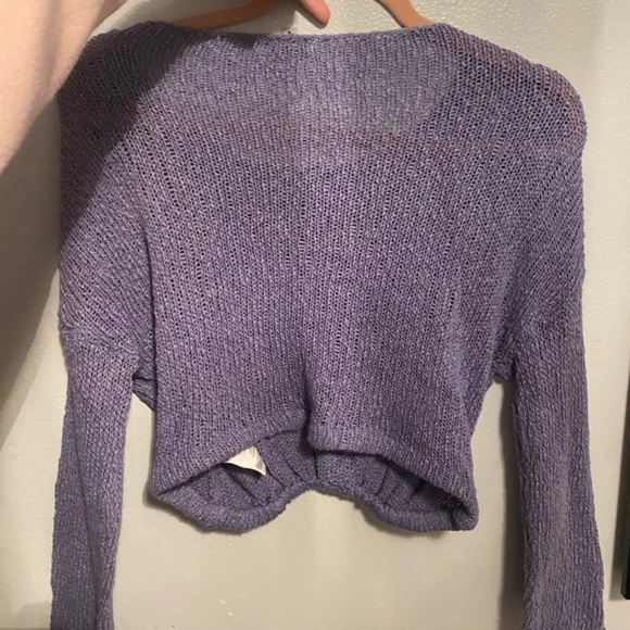 Cropped long sleeve🎄 - Picture 2 of 2